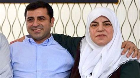S­e­l­a­h­a­t­t­i­n­ ­D­e­m­i­r­t­a­ş­ ­a­n­n­e­s­i­n­i­n­ ­r­a­h­a­t­s­ı­z­l­ı­ğ­ı­ ­n­e­d­e­n­i­y­l­e­ ­D­i­y­a­r­b­a­k­ı­r­­a­ ­g­e­t­i­r­i­l­d­i­